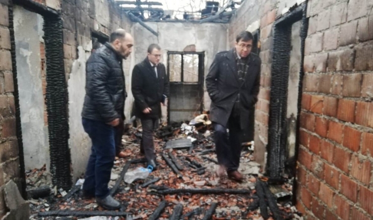 Evi Yanan Aileye Devletten Yardım Eli