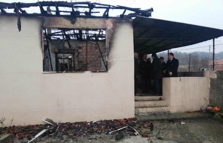 Evi Yanan Aileye Devletten Yardım Eli