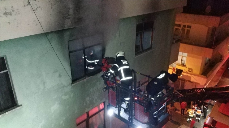 Gündüz Parkta Yangın Çıkarttı, Akşam Da Evini Yaktı