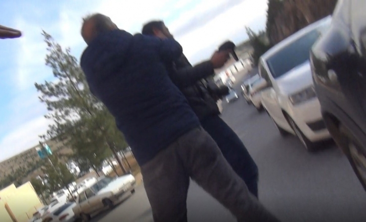 Ölen Damadın Yakınları Basın Mensuplarına Saldırdı