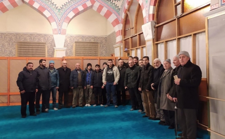 Van Sdi Üyeleri Sabah Namazında Bir Araya Geldi