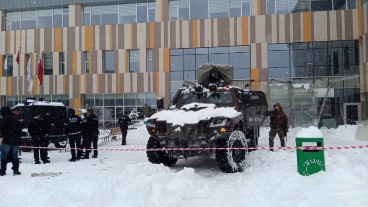 Van Eğitim Ve Araştırma Hastanesinde Göçük: 9 Yaralı