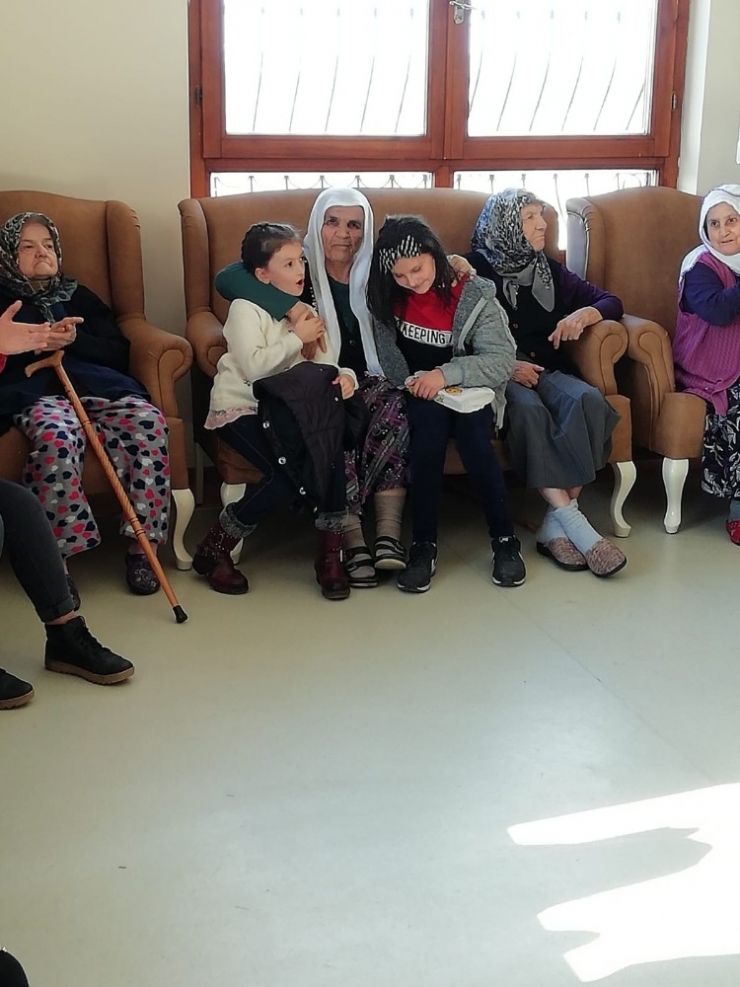 Mamaklı Öğrencilerden Anlamlı Ziyaret