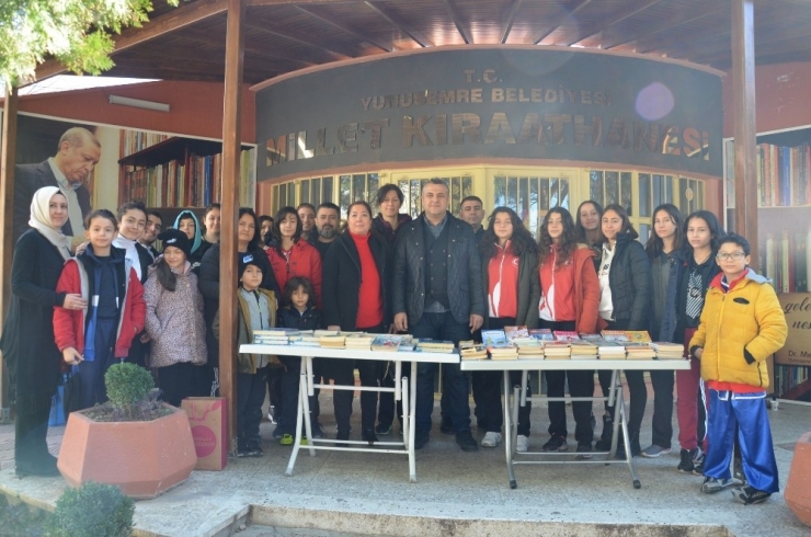Yunusemreli Sporcular 500 Kitap Bağışladı