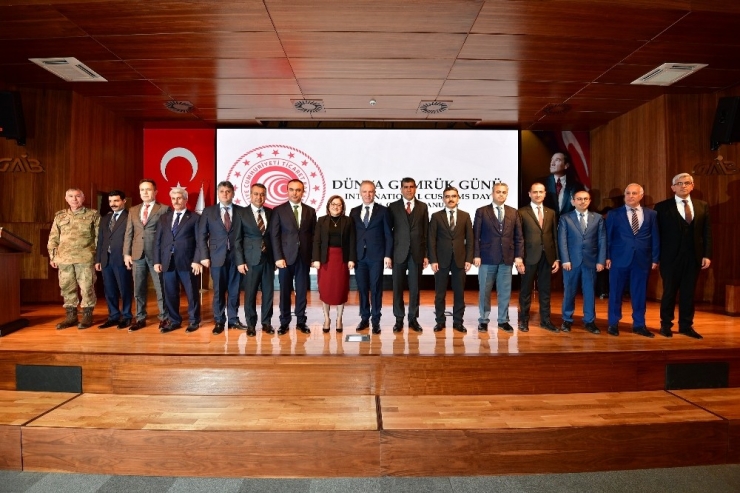 İhracatçılardan Gümrük Günü Kutlaması