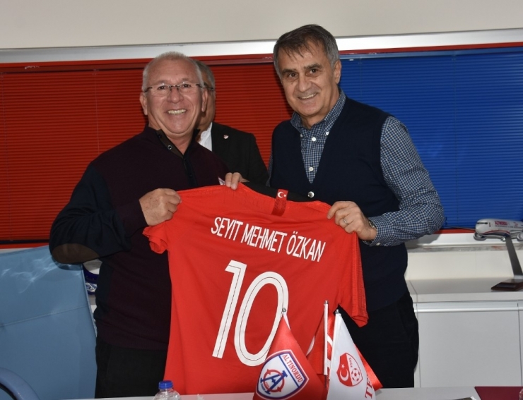 Şenol Güneş’ten Genç Futbolculara Öğüt