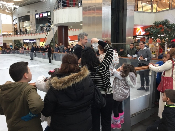 Başkentli Aileler ’Buz Festivali’nde Gönüllerince Eğlendi