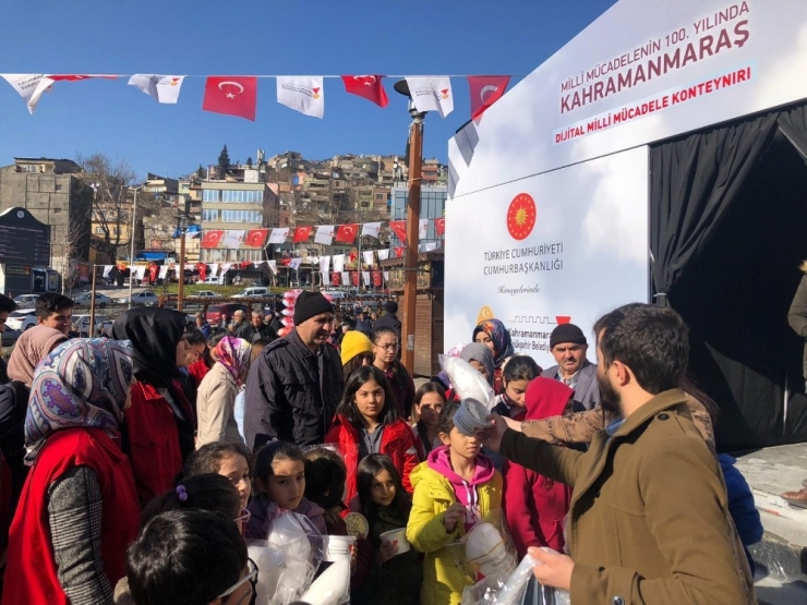 Gönüllü Gençler Yetimleri Sevindirdi