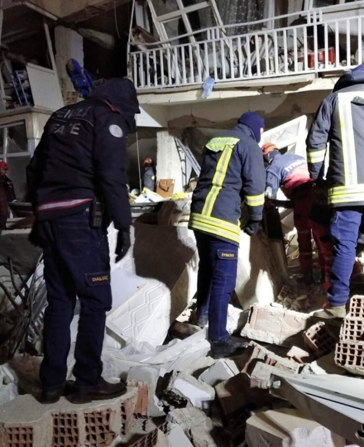 Denizli’den Giden İtfaiye Ekipleri Afet Bölgesinde Aralıksız Çalışıyor