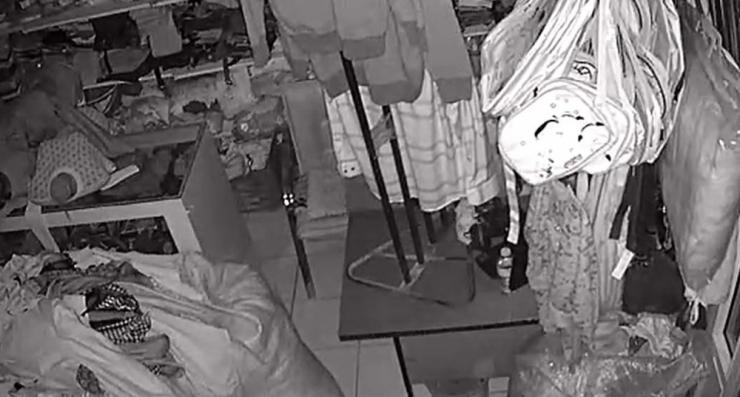 Mağazada Deprem Anı Kamerada