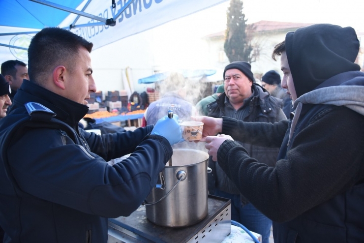Dursunbey Zabıtası Pazarcıların İçini Isıttı
