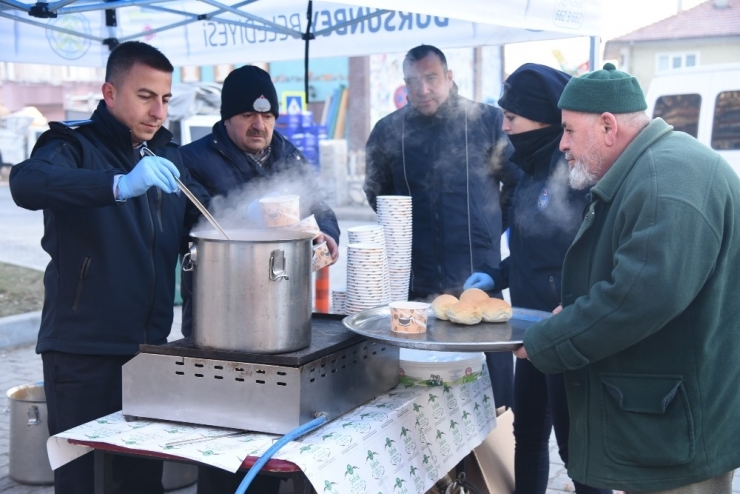 Dursunbey Zabıtası Pazarcıların İçini Isıttı