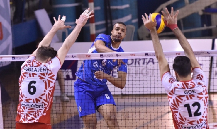 Efeler Ligi: İnegöl Belediyespor: 1 - Ziraat Bankası: 3