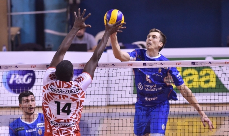 Efeler Ligi: İnegöl Belediyespor: 1 - Ziraat Bankası: 3