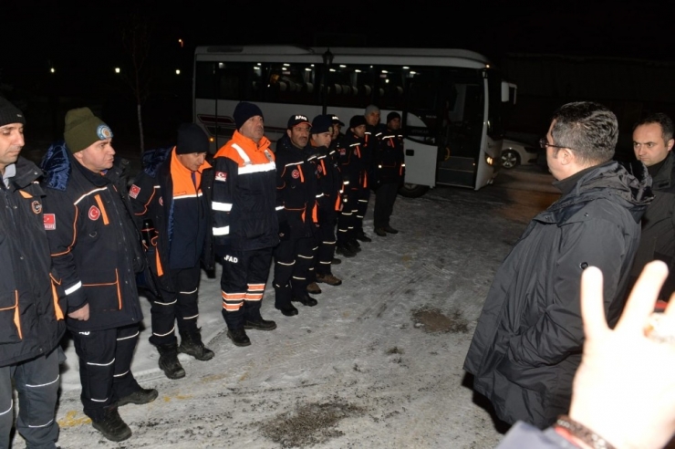 Vali Memiş: “Deprem Bölgesine 995 Çadır, 712 Tane Yatak Gönderdik”