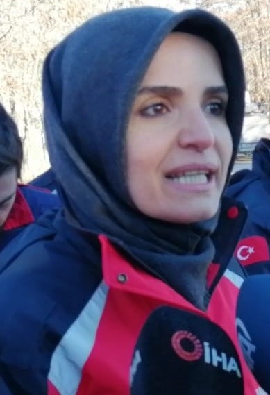 Enkaz Altındaki Azize Çelik İle Görüşen Umke Görevlisi O Anları Anlattı