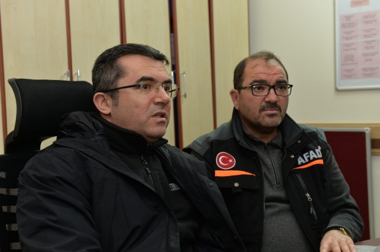 Vali Memiş: “Deprem Bölgesine 995 Çadır, 712 Tane Yatak Gönderdik”