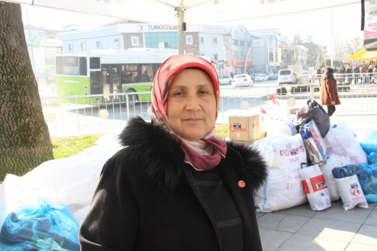 6 Yaşındaki Muhammet Depremzedeler İçin Giydiği Montu Gönderdi