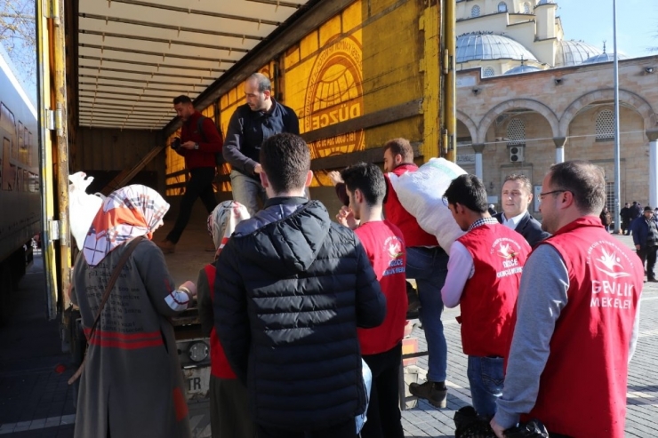 6 Yaşındaki Muhammet Depremzedeler İçin Giydiği Montu Gönderdi