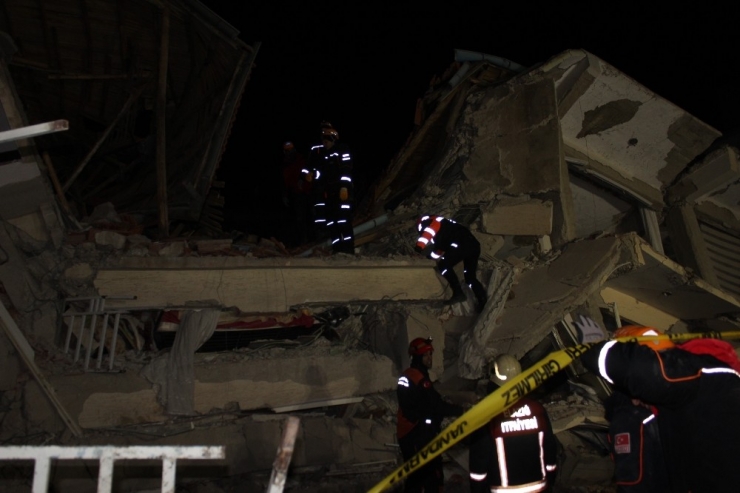 İç İşleri Bakanı Süleyman Soylu; “Az Önce Geldiğimiz Noktadan Bir Ses Duyuldu 2 Vatandaşımızı Canlı Çıkardılar”