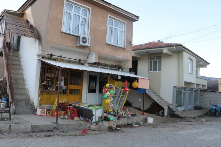 Depremin Geride Bıraktıkları Gün Işığıyla Ortaya Çıktı