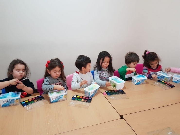 Buzların Renklerle Dansı