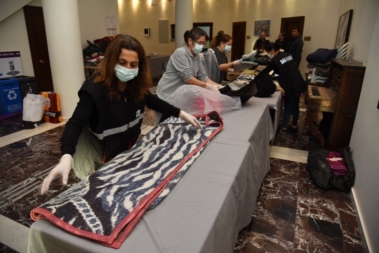 Kadıköy, Depremin Ardından Yaraları Birlikte Sarıyor