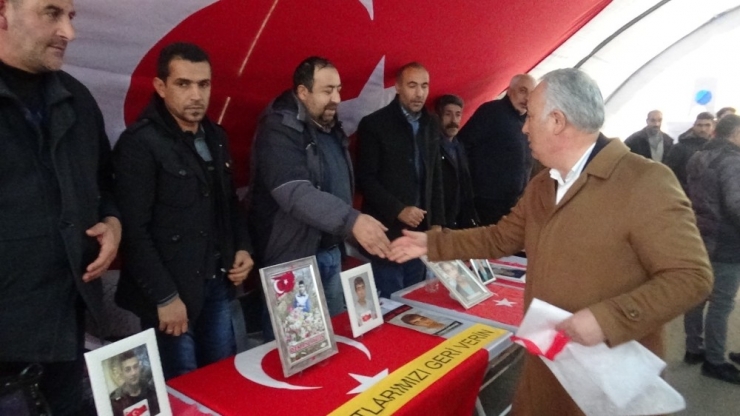 Arpaçay Belediye Başkanı Altay’dan Evlat Nöbetindeki Ailelere Ziyaret