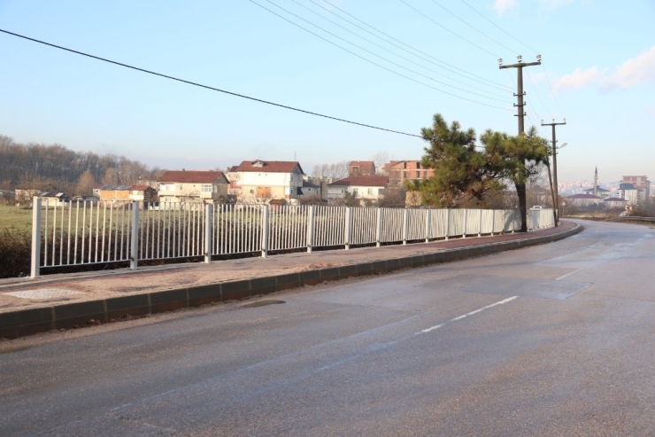 İzmit’de Caddeler Kaldırımlarla Düzenleniyor