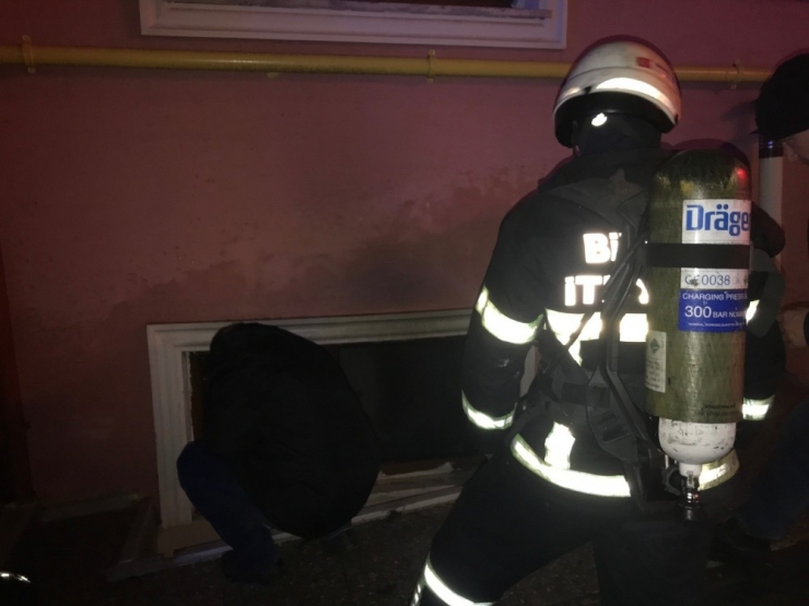 Küçük Çocuk Çakmakla Oynarken Evini Yaktı