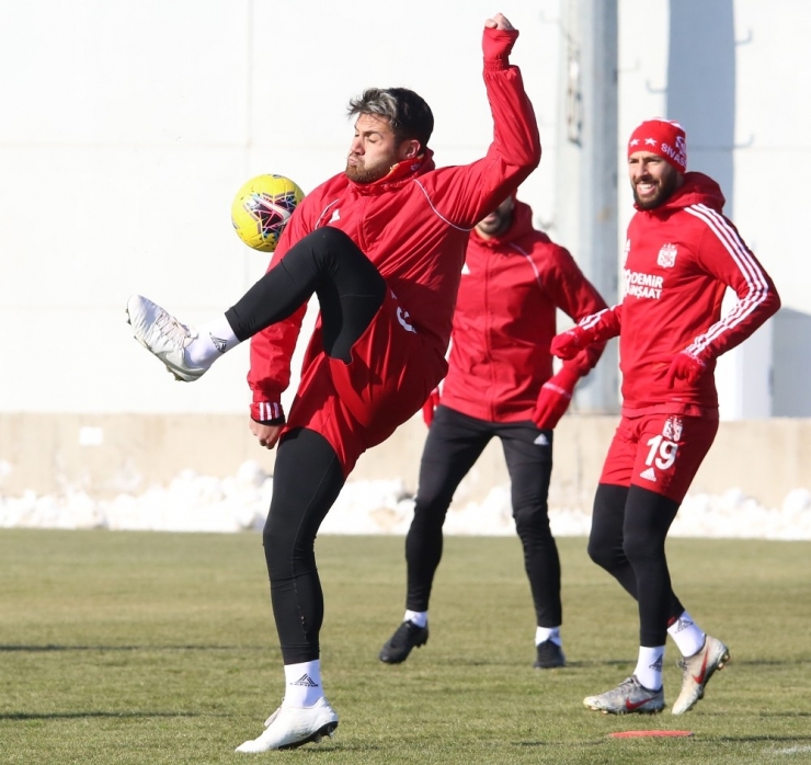 Rıza Çalımbay: “Transferler Bugün Geliyor”