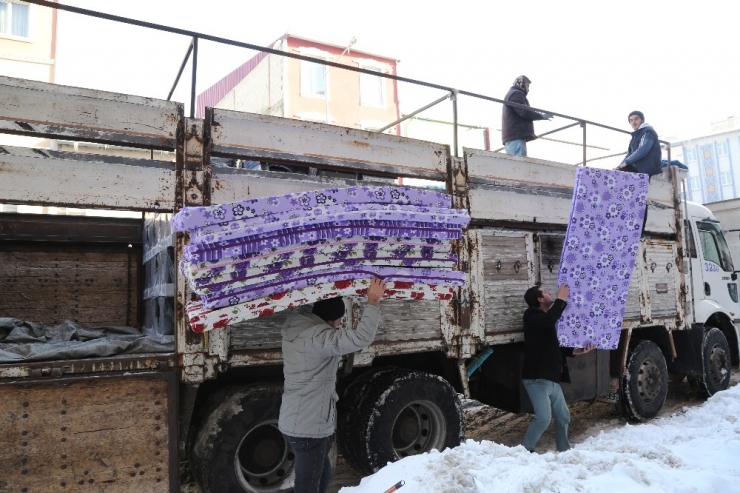 Tuşba Belediyesinden Elazığ’a Yardım