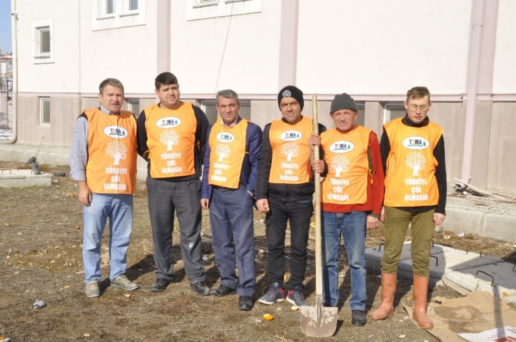 Şuhut’ta ’Toprak Dede’ Fidan Dikilerek Anıldı