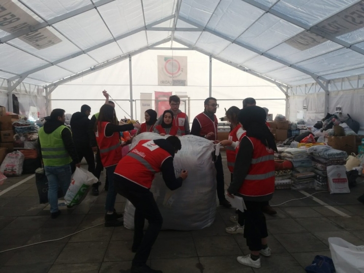 Amasya’dan Deprem Bölgesine 3 Tır Yardım Malzemesi Gönderildi