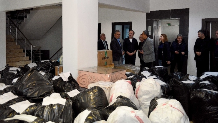 Antalya’dan 5 Kamyon Yardım Malzemesi Elazığ İçin Yola Çıktı