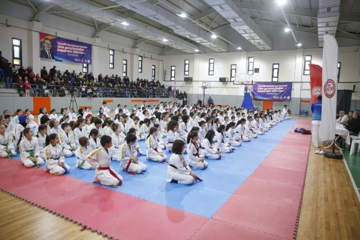 Başakşehirli Tekvandocular Kuşak Atladı