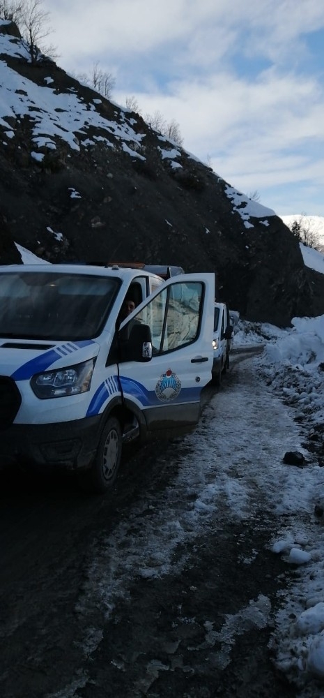 Yardım Konvoyuna Çığ Engeli