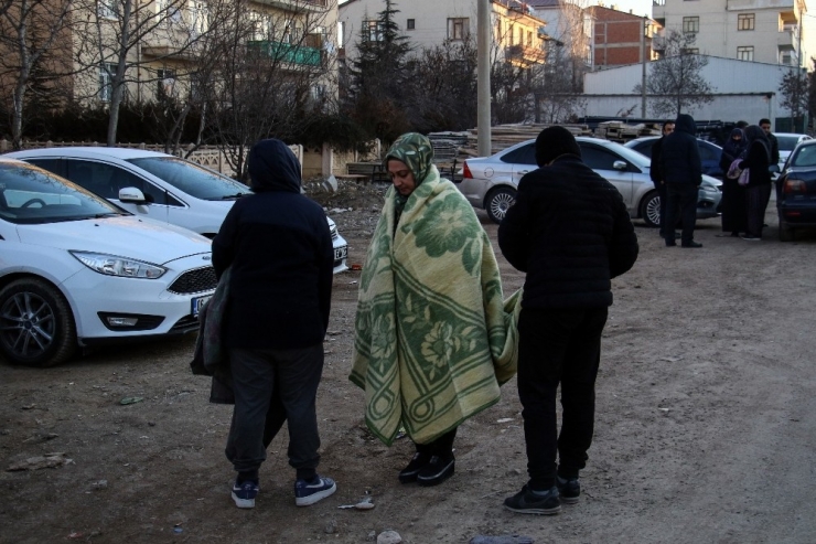 Elazığ’da Arama Kurtarma Çalışmalarında 36 Saat Geride Kaldı