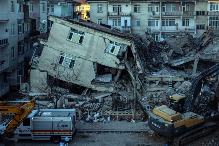 Elazığ’da Arama Kurtarma Çalışmalarında 36 Saat Geride Kaldı