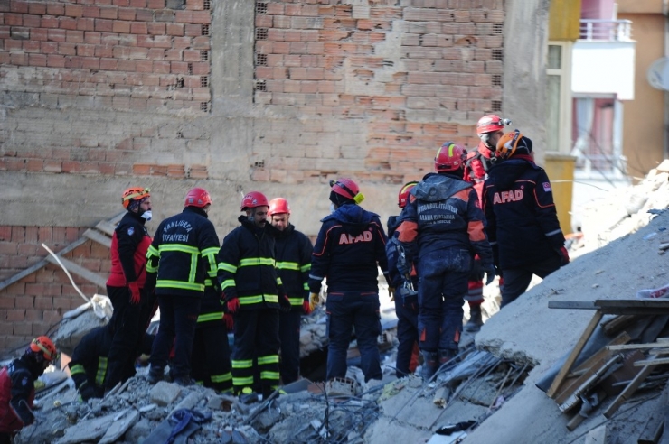 Enkazda Yapılan Çalışma Sonucunda Bir Kişinin Cansız Bedeni Çıkarıldı