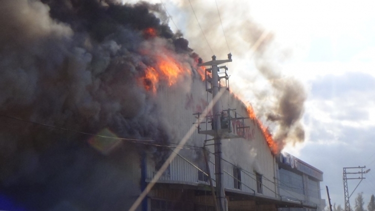 Hatay’da Gıda Deposunda Yangın