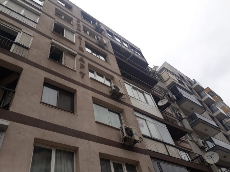 Balkondan Düşen Yaşlı Adam Hayatını Kaybetti