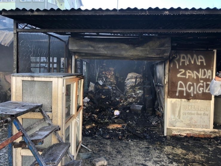 Kağızman’da Çıkan Yangında 6 İş Yeri Yandı