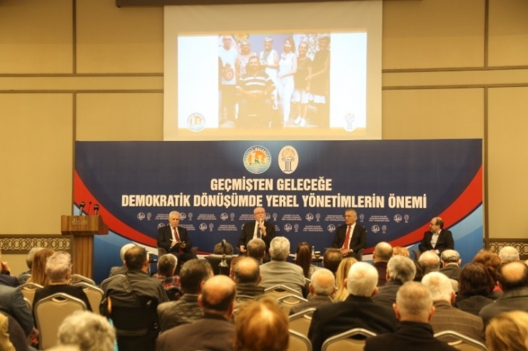 Başkan Kurt, Mezitli Belediyesi Tarafından Düzenlenen Panelde Konuştu