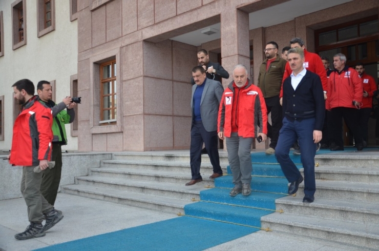 Kızılay Genel Başkanı Kınık, Vali Baruş’u Ziyaret Etti