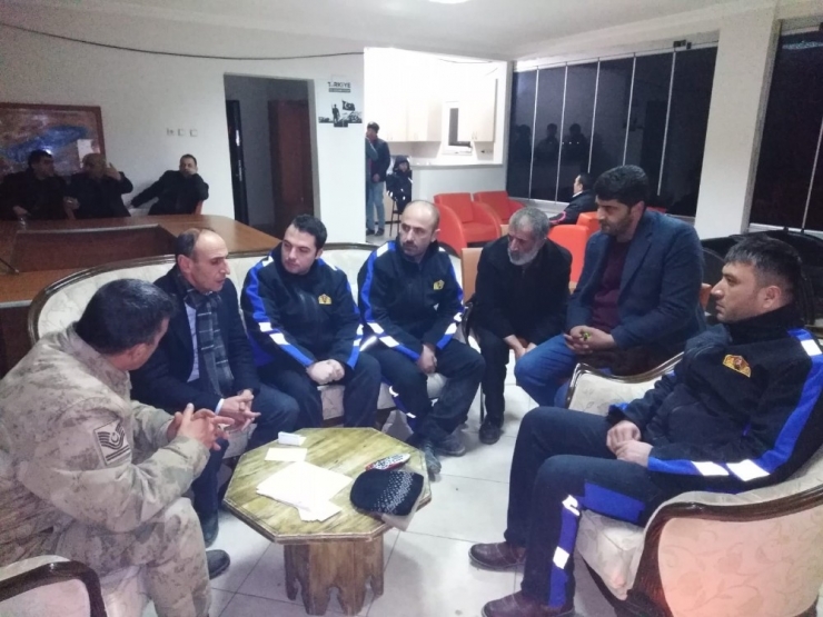 Manisa Büyükşehir Belediyesinin Yardım Tırı Sivrice’ye Ulaştı