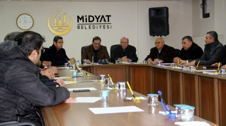 Midyat’ta Depremzedelere Yardım Seferberliği