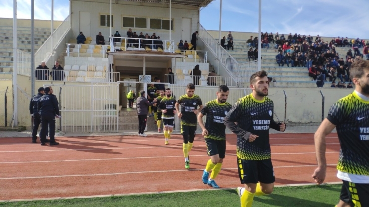 Amatör Küme Maçı Depremde Vefat Edenler İçin Saygı Duruşu