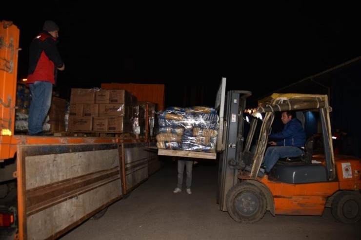 Samsun’dan Depremzedelere 2 Tır Yardım Gönderildi