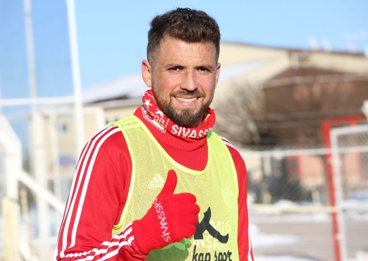 Sivasspor’un Yeni Transferi Claudemir’den İddialı Açıklama: “Şampiyonluk Mümkün”